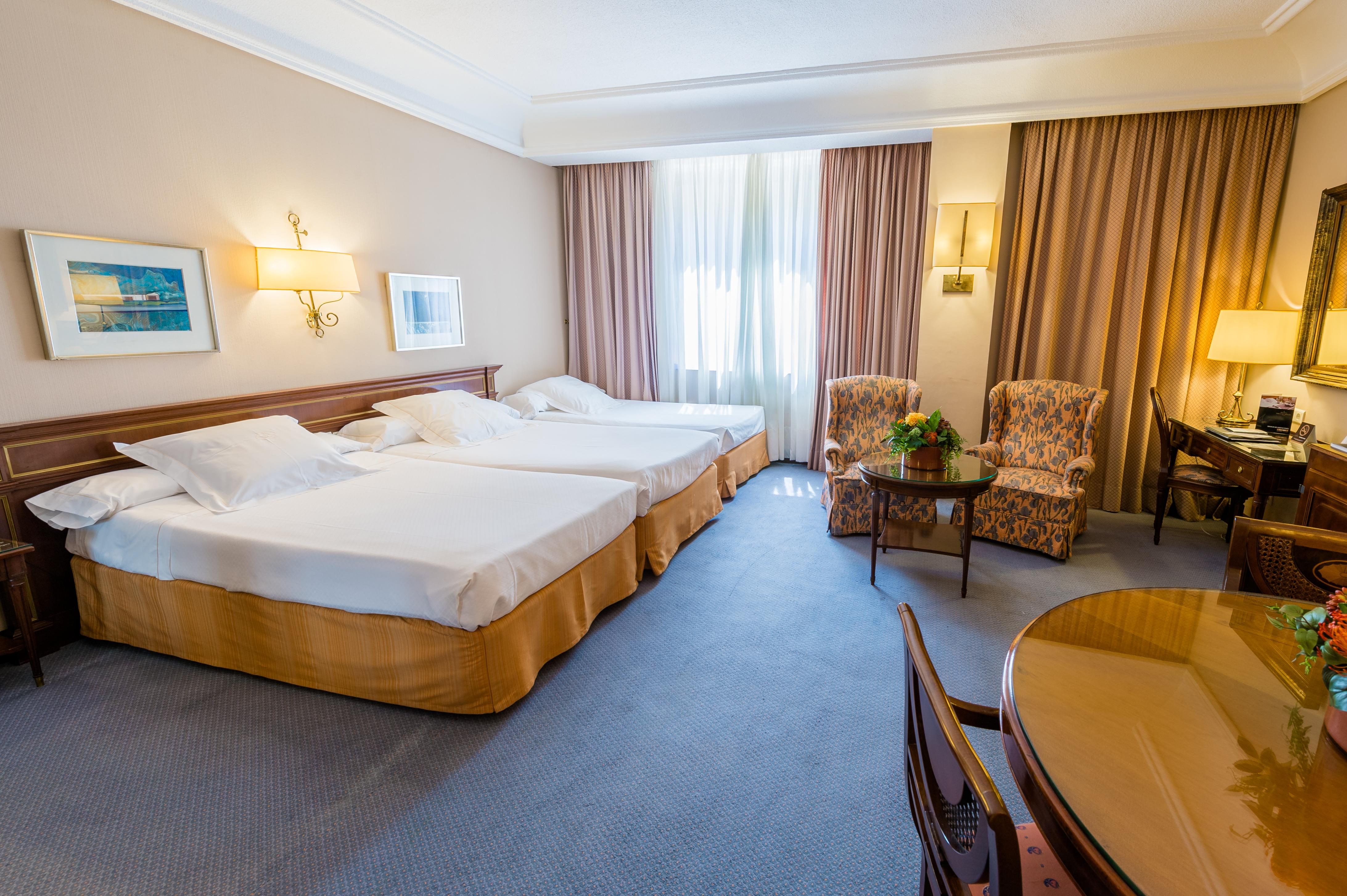 Hotel Miguel Angel Madrid Kültér fotó A room at the hotel