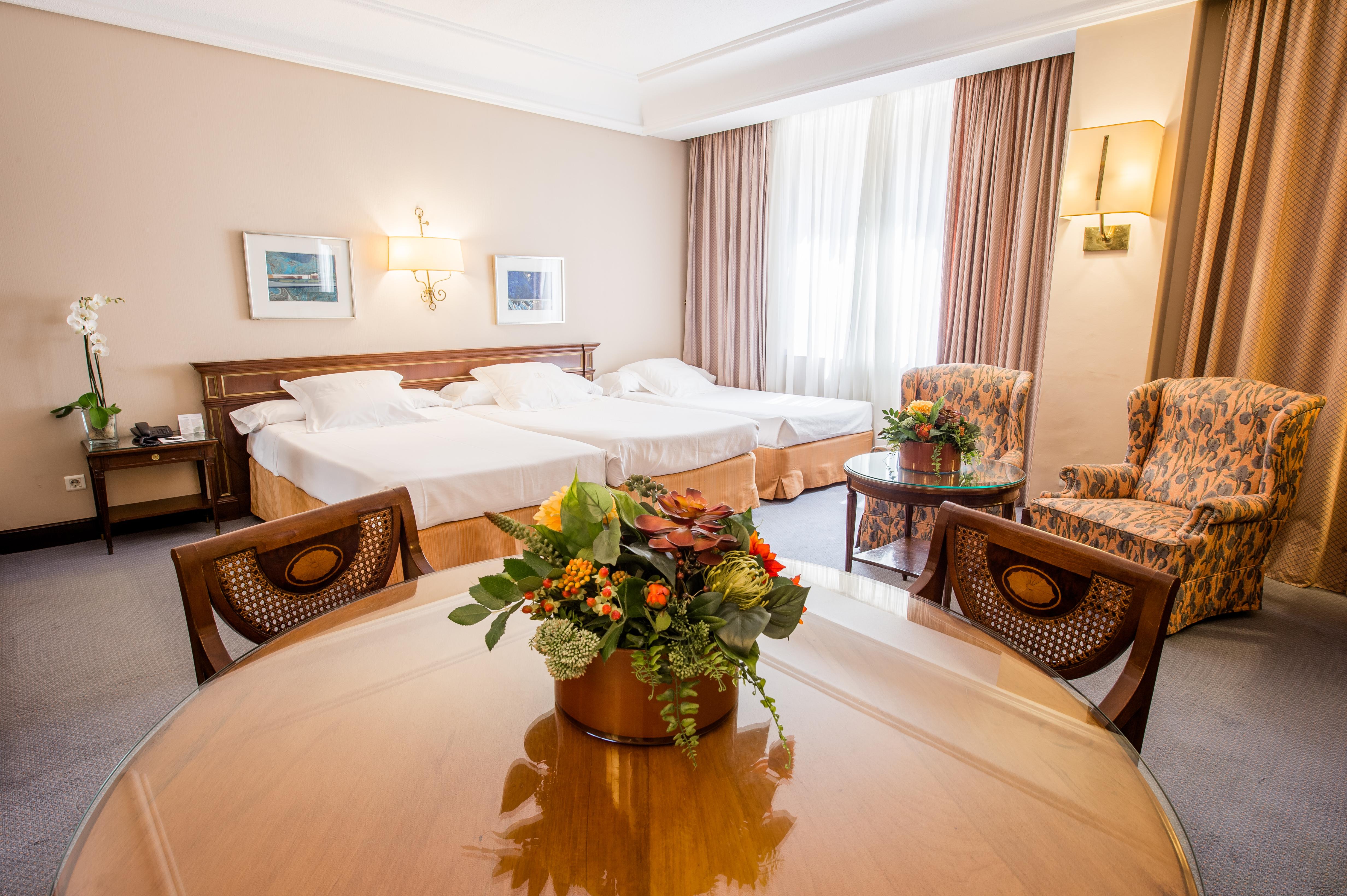 Hotel Miguel Angel Madrid Kültér fotó A room at the hotel