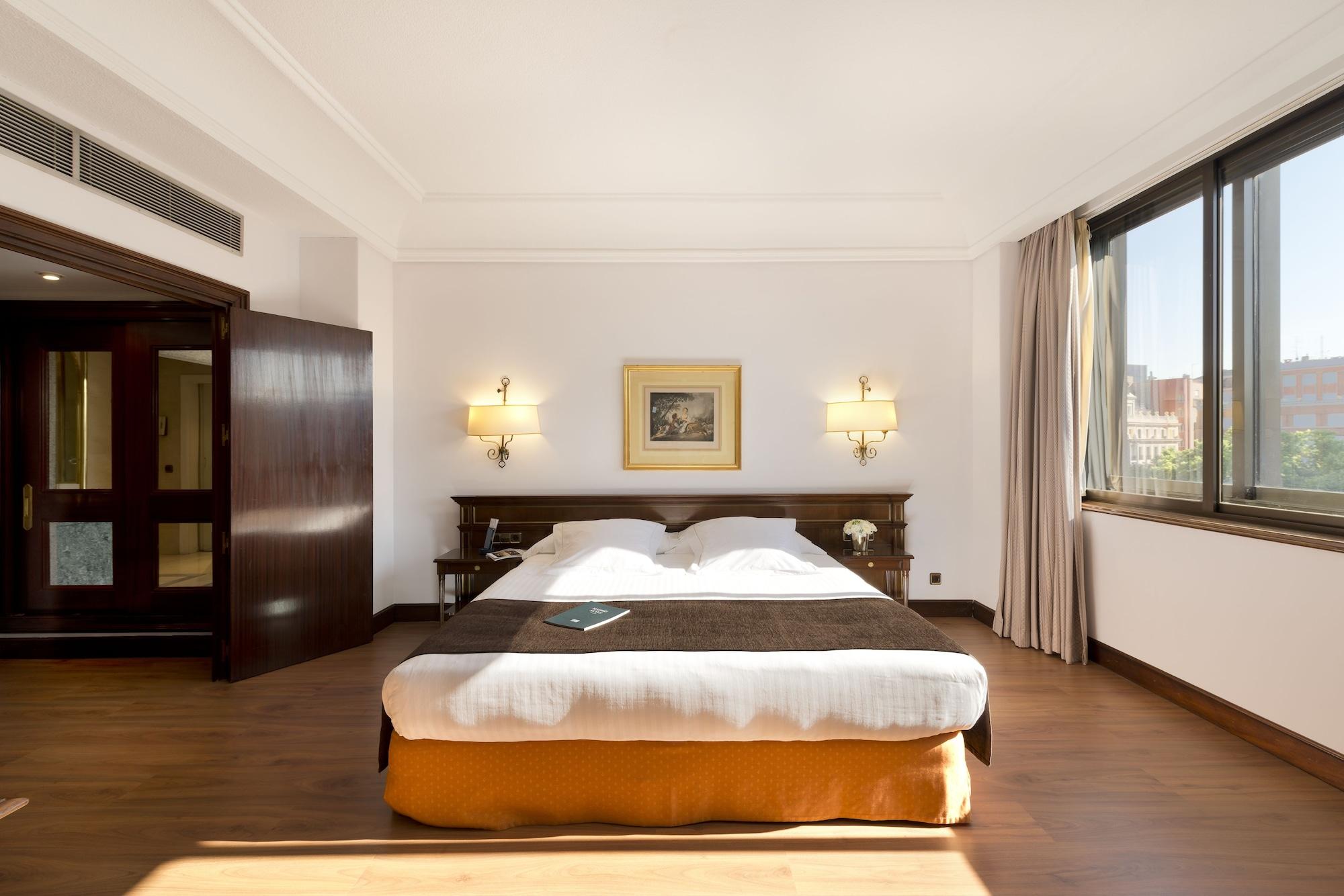 Hotel Miguel Angel Madrid Kültér fotó A room at the hotel