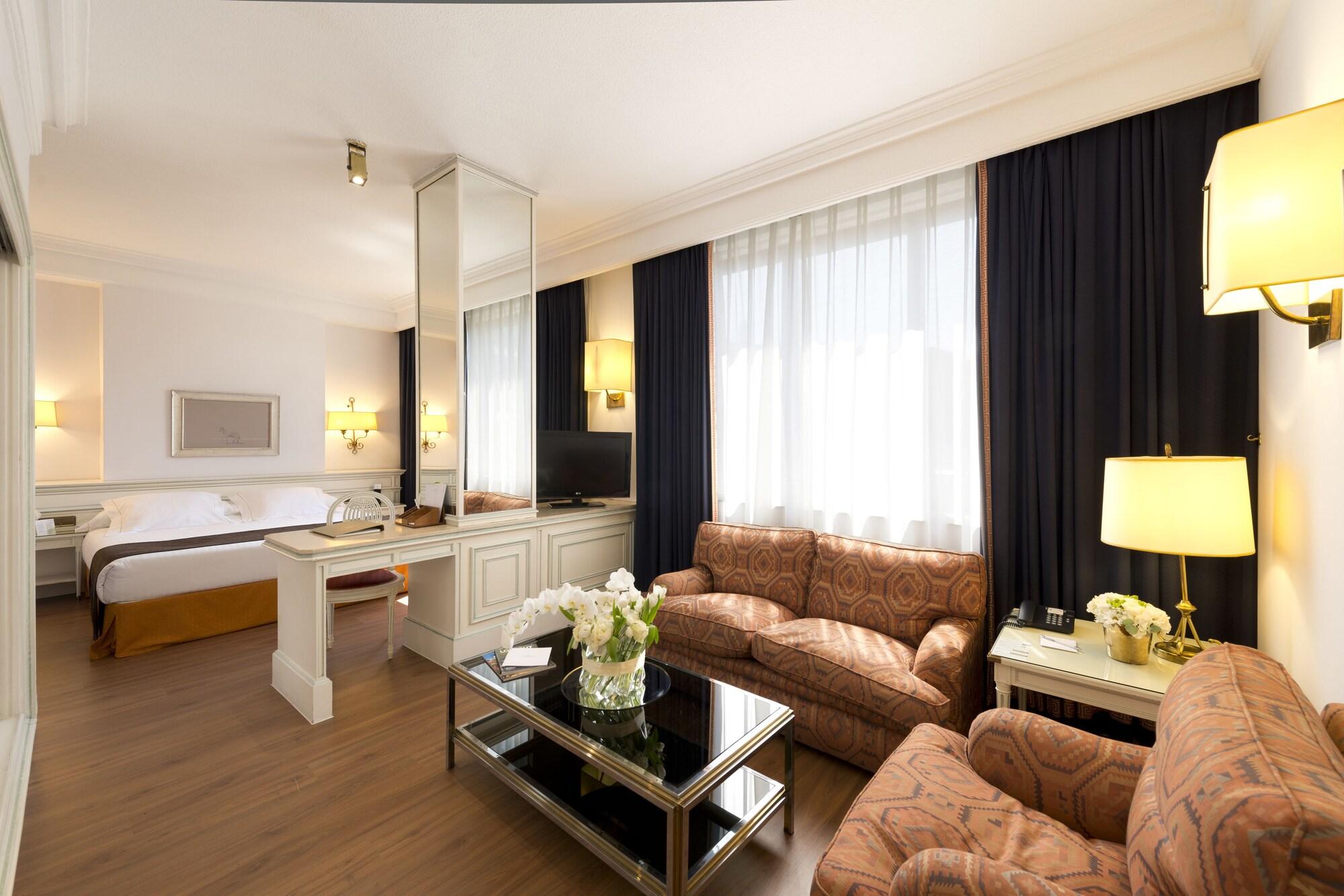 Hotel Miguel Angel Madrid Kültér fotó A suite at the hotel