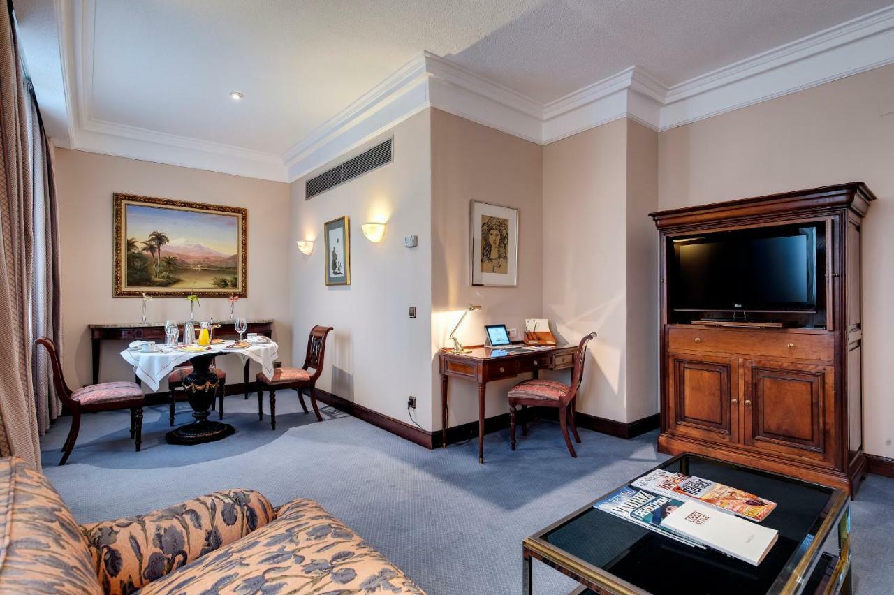 Hotel Miguel Angel Madrid Kültér fotó A suite at the hotel