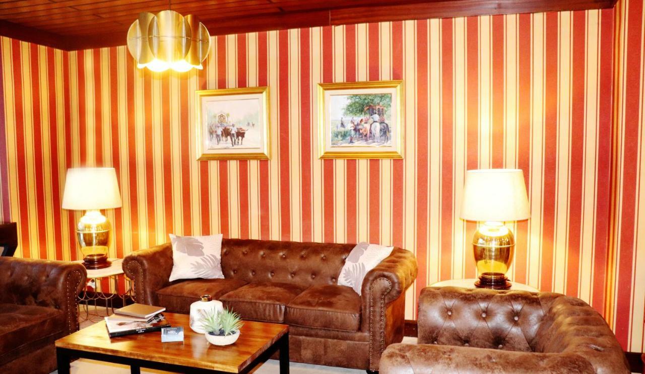 Hotel Miguel Angel Madrid Kültér fotó A room at the hotel