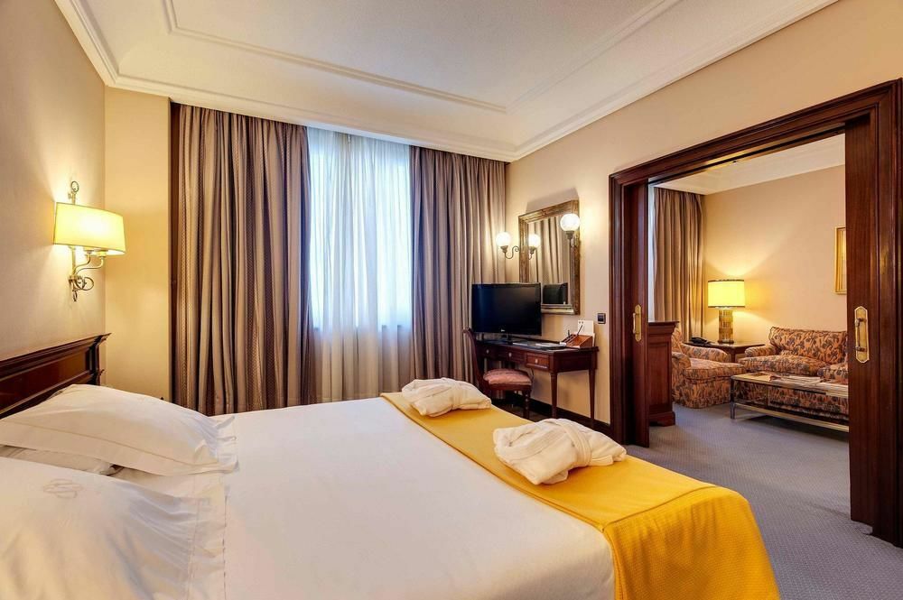 Hotel Miguel Angel Madrid Kültér fotó Junior Suite